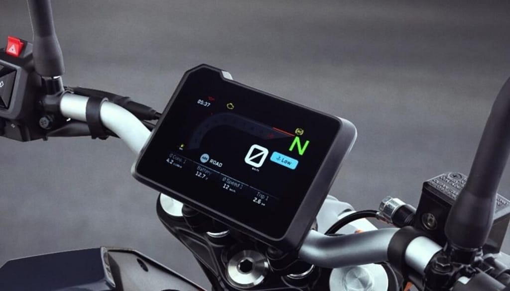 Feature Upgrade: KTM 160 Duke Introduces New 5-Inch TFT Display Variant
